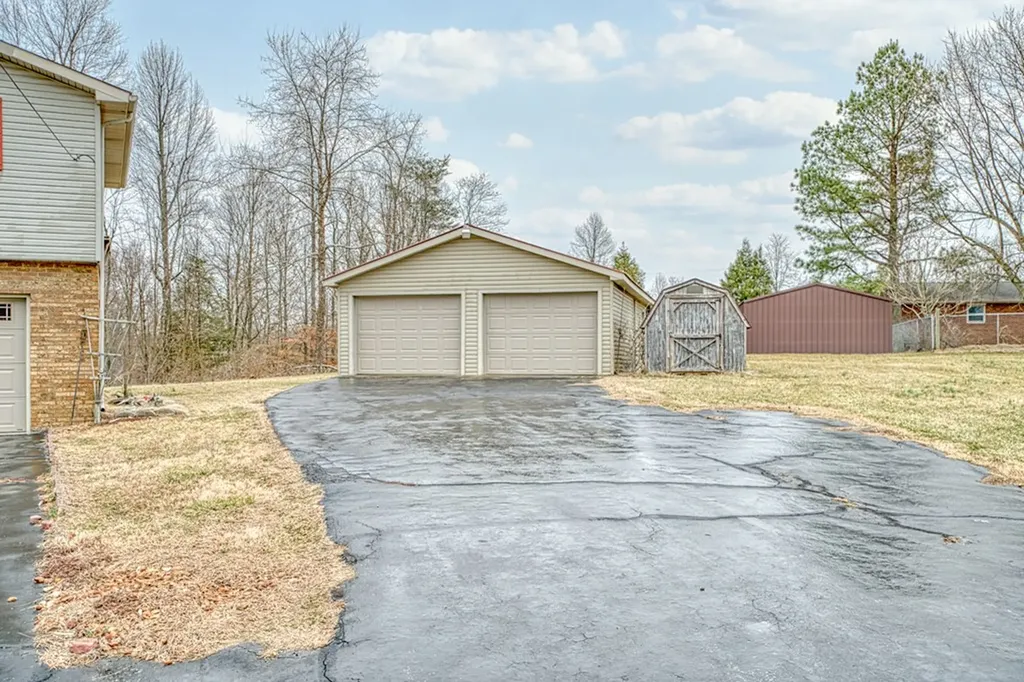 220 Minnie Avenue Monterey TN 38574