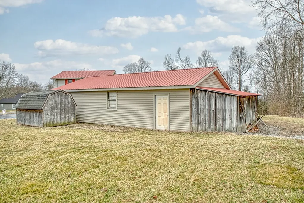 220 Minnie Avenue Monterey TN 38574