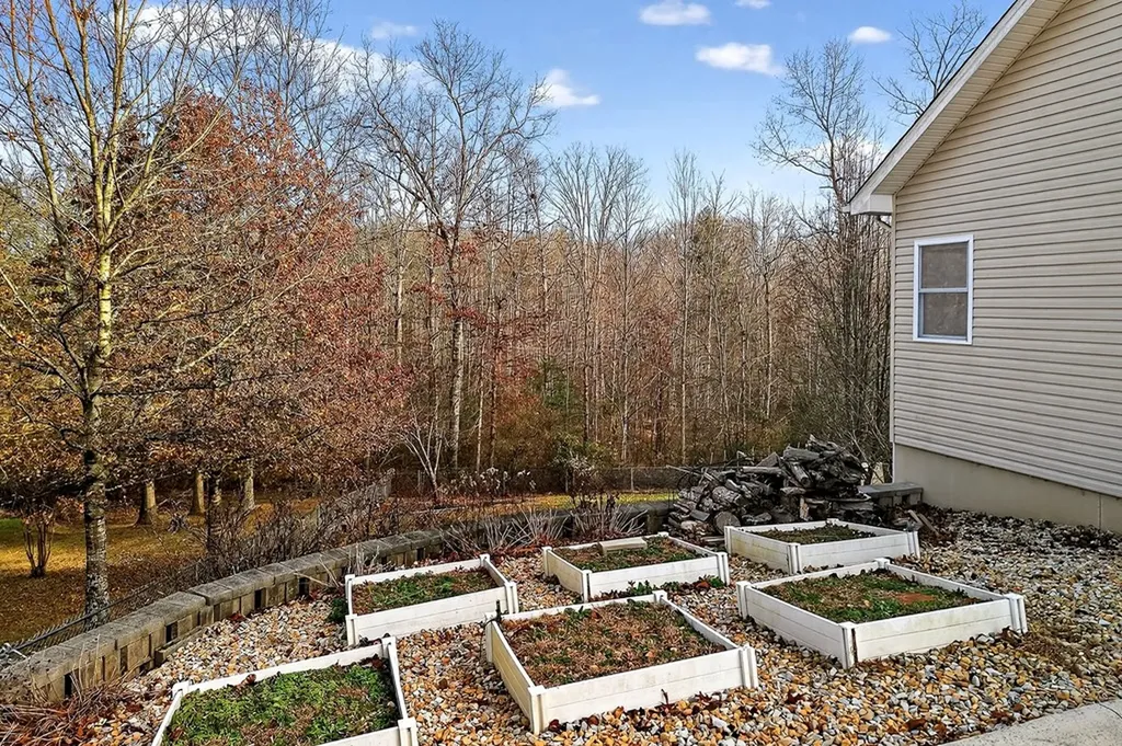 484 Peavine Firetower Road Crossville TN 38571