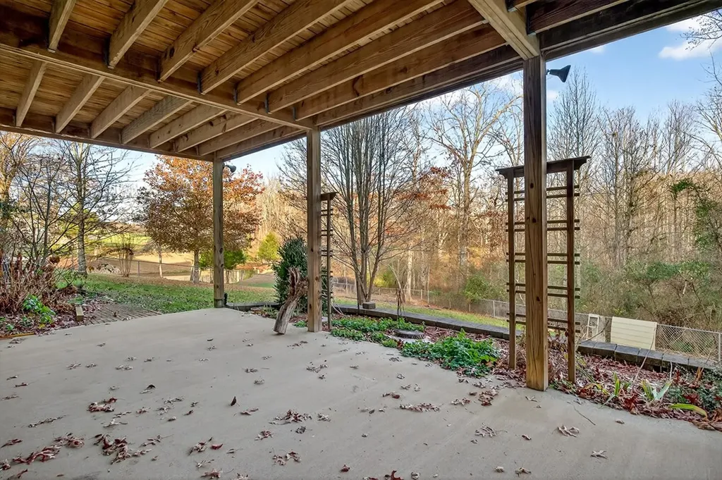 484 Peavine Firetower Road Crossville TN 38571