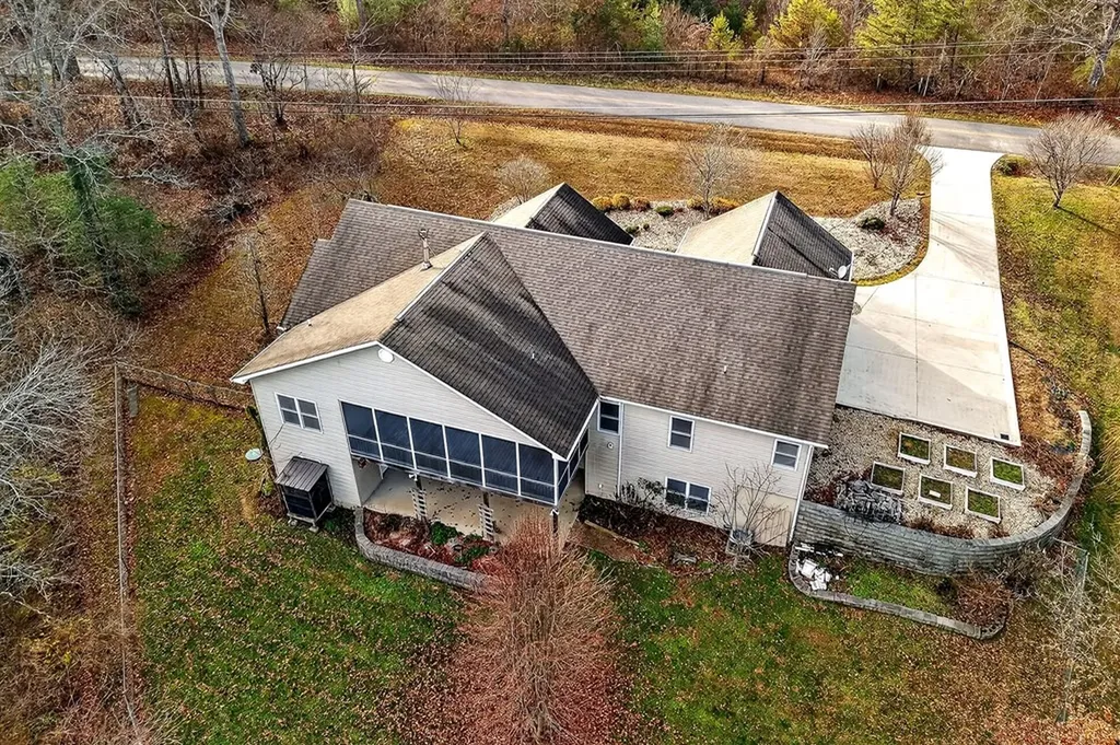 484 Peavine Firetower Road Crossville TN 38571