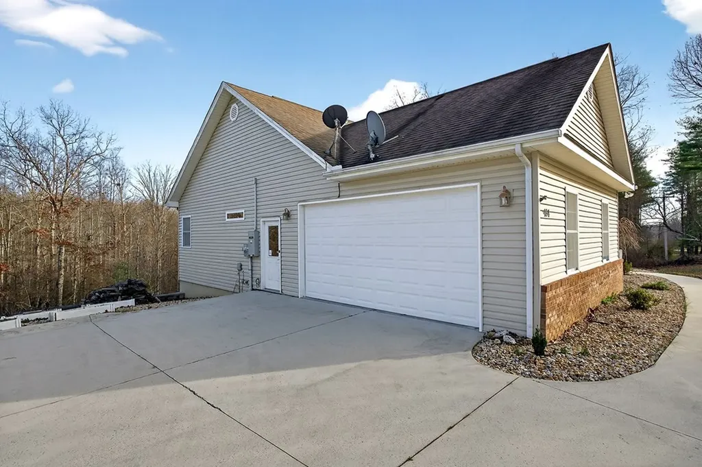 484 Peavine Firetower Road Crossville TN 38571