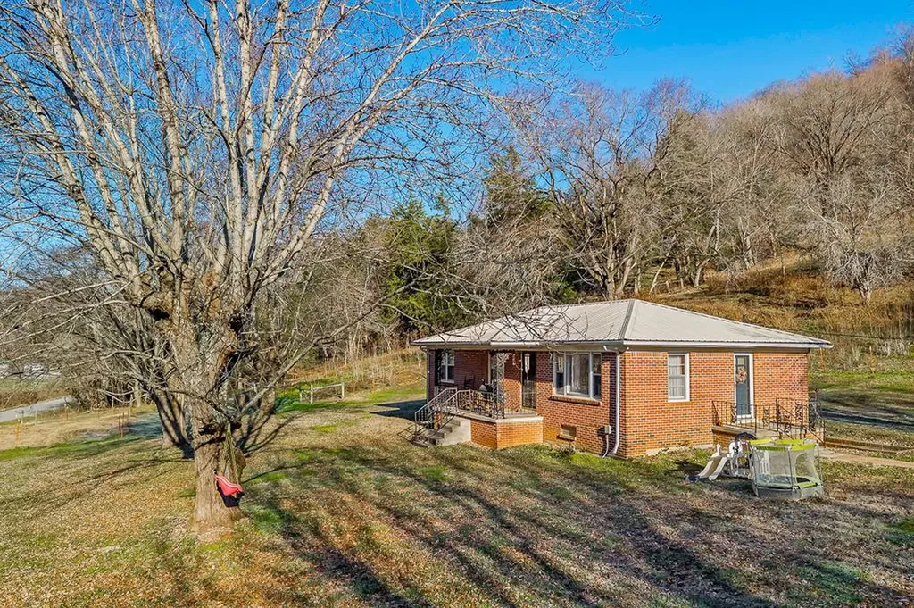 202 Maggart Road Elmwood TN 38560