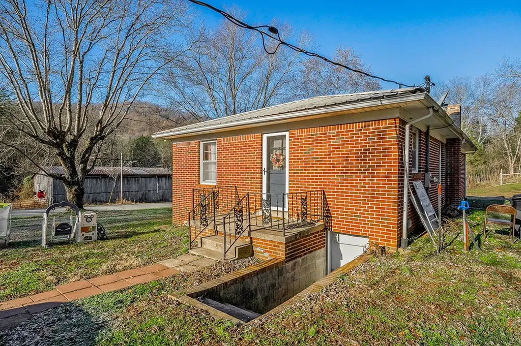 202 Maggart Road Elmwood TN 38560