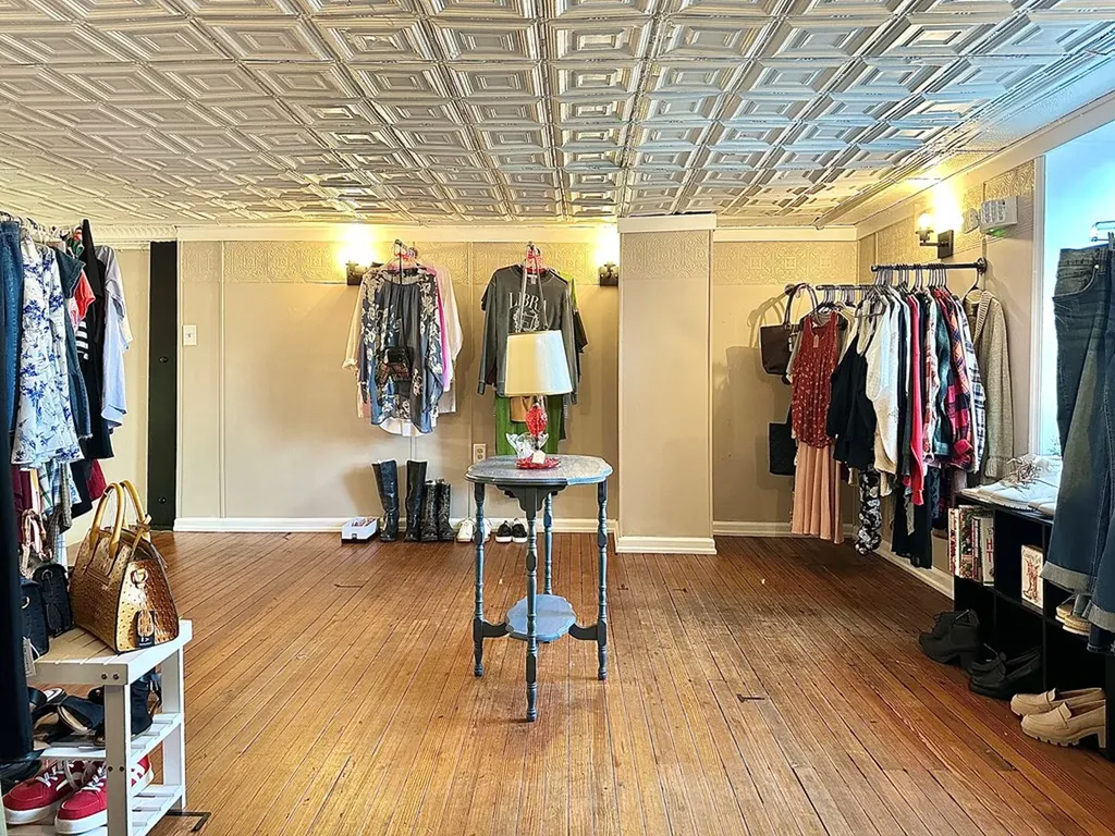 107 E Court Square Livingston TN 38570