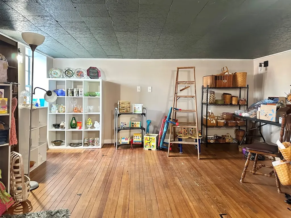 107 E Court Square Livingston TN 38570
