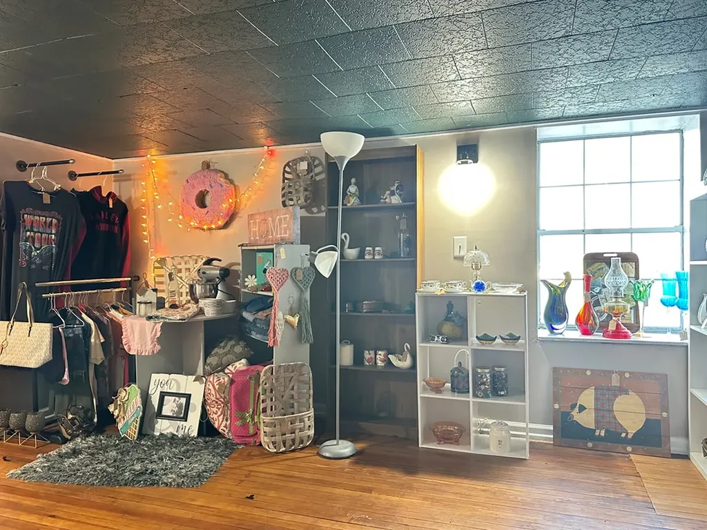 107 E Court Square Livingston TN 38570