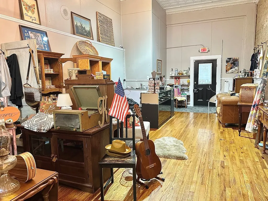 107 E Court Square Livingston TN 38570