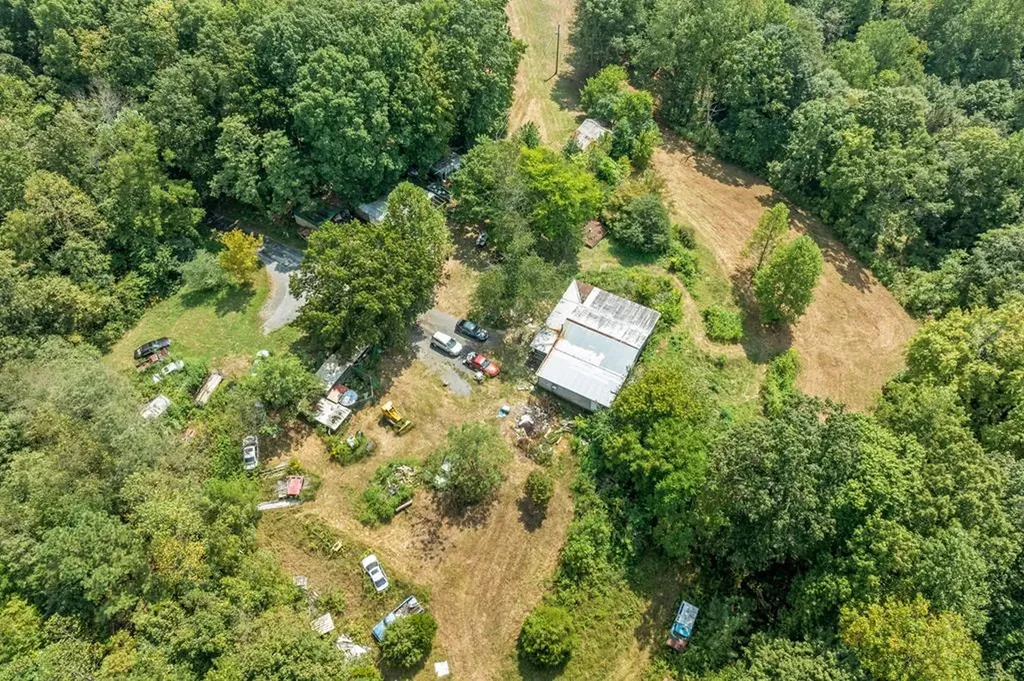 225 Richardson Lane Gainesboro TN 38562