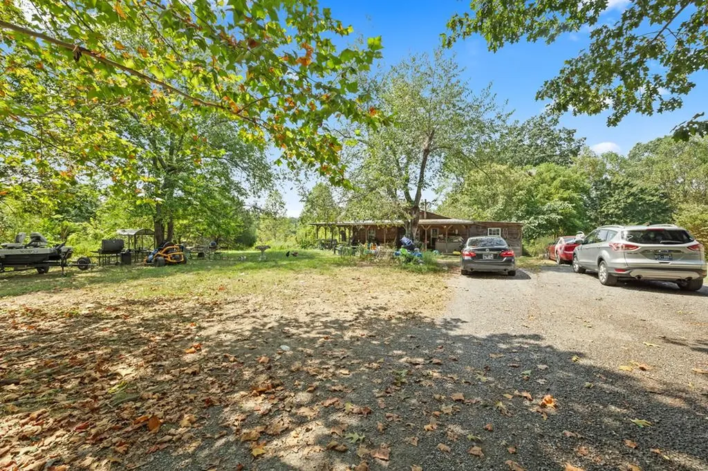 225 Richardson Lane Gainesboro TN 38562