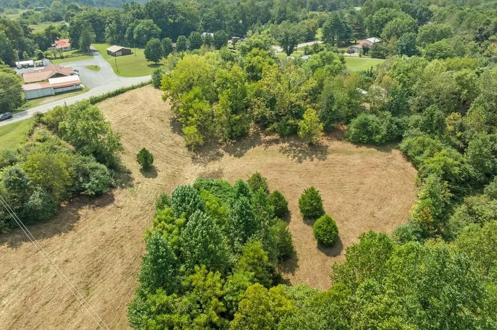 225 Richardson Lane Gainesboro TN 38562