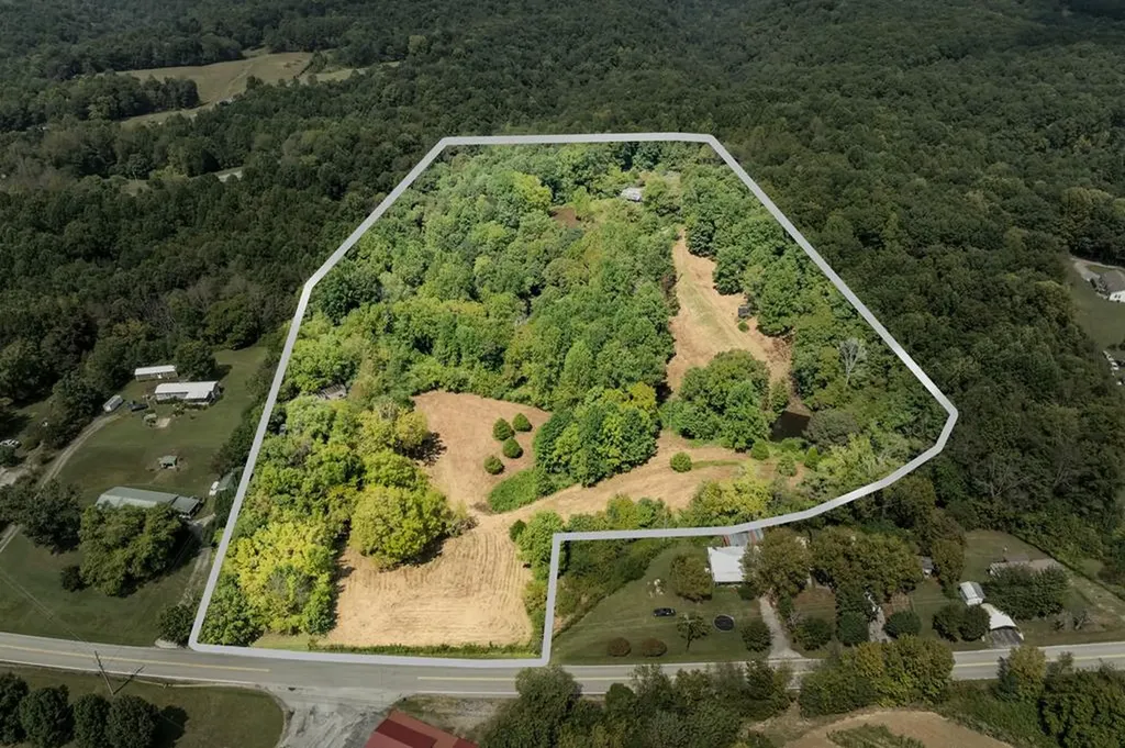 225 Richardson Lane Gainesboro TN 38562