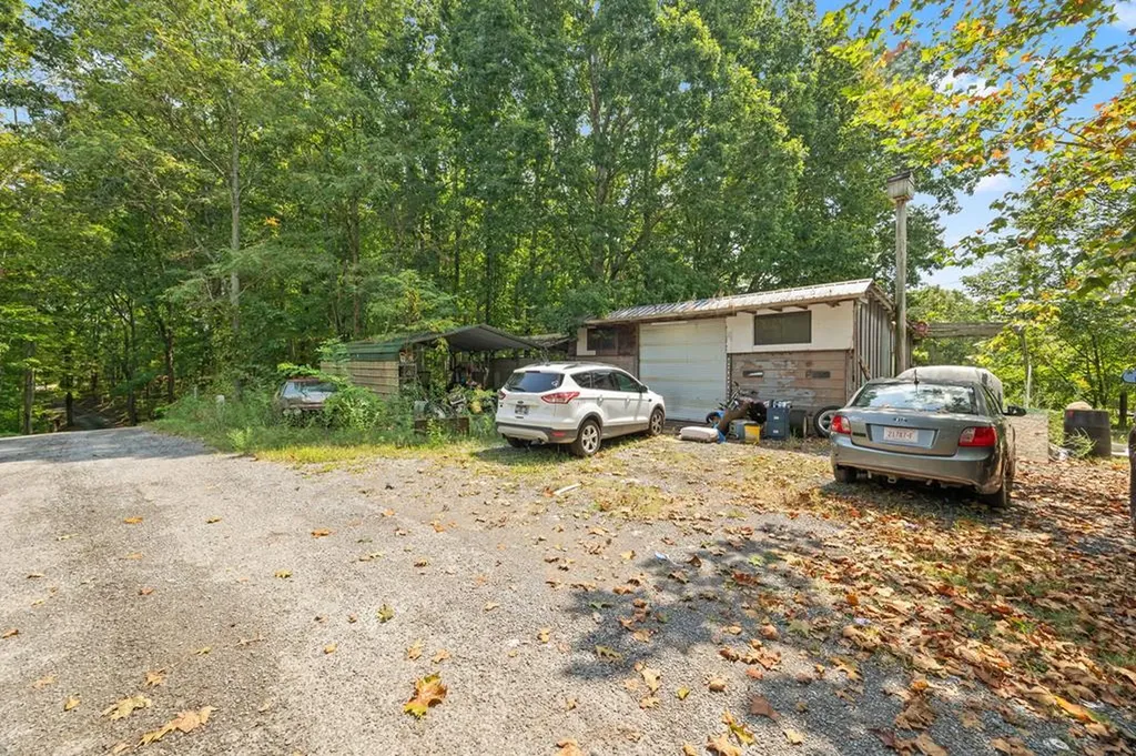 225 Richardson Lane Gainesboro TN 38562