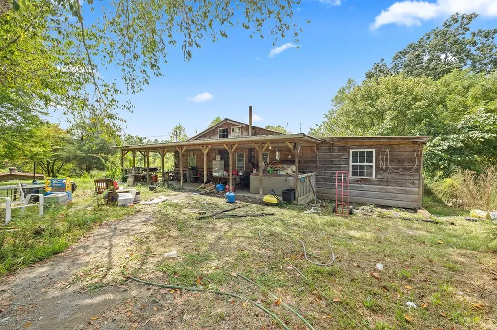 225 Richardson Lane Gainesboro TN 38562