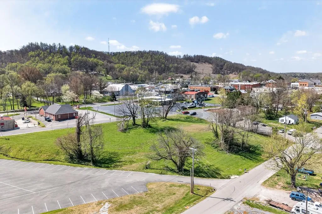 1.7 Ac Broad Street Livingston TN 38570
