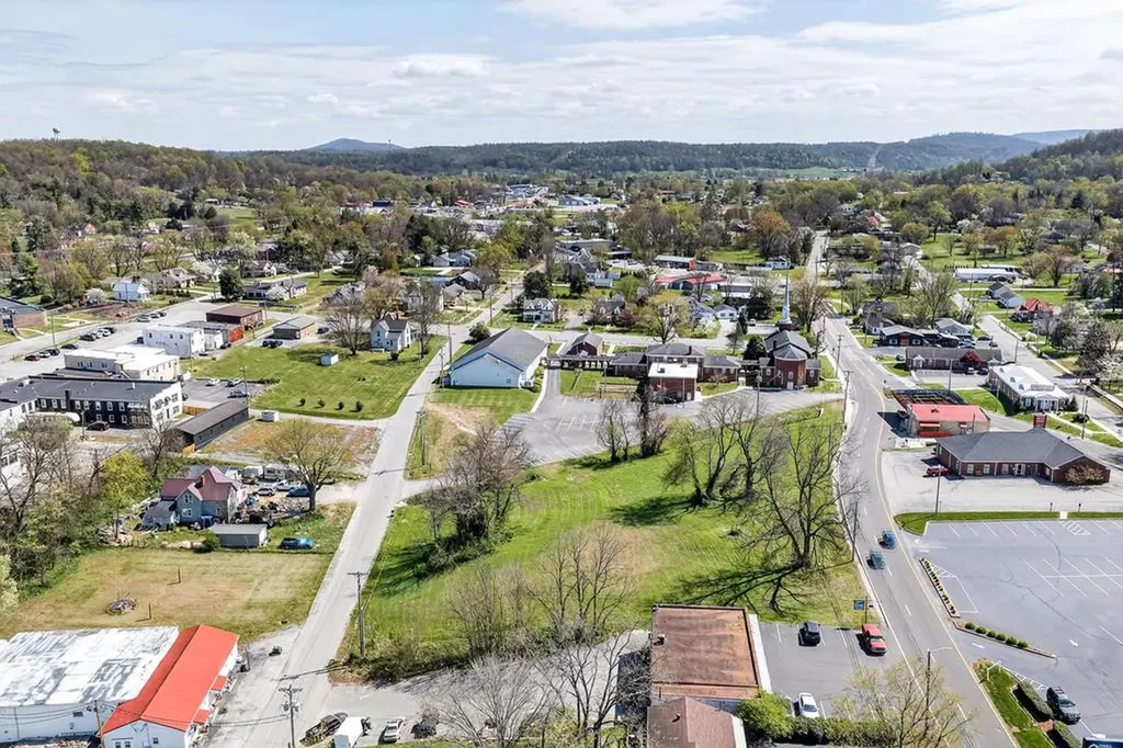 1.7 Ac Broad Street Livingston TN 38570