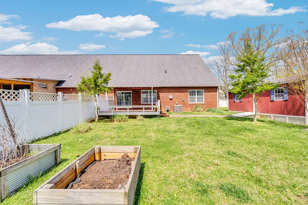 127 Maxwell Street Algood TN 38506