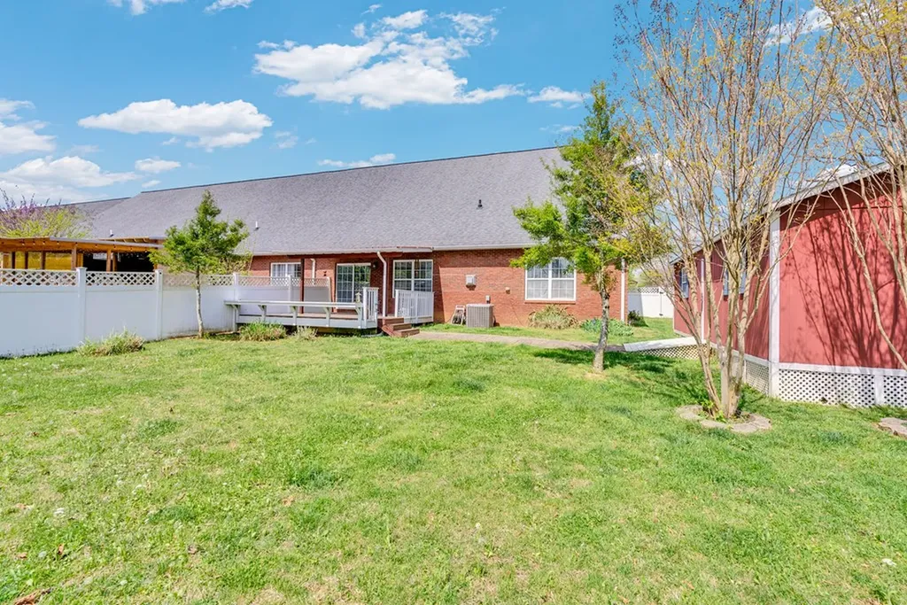 127 Maxwell Street Algood TN 38506