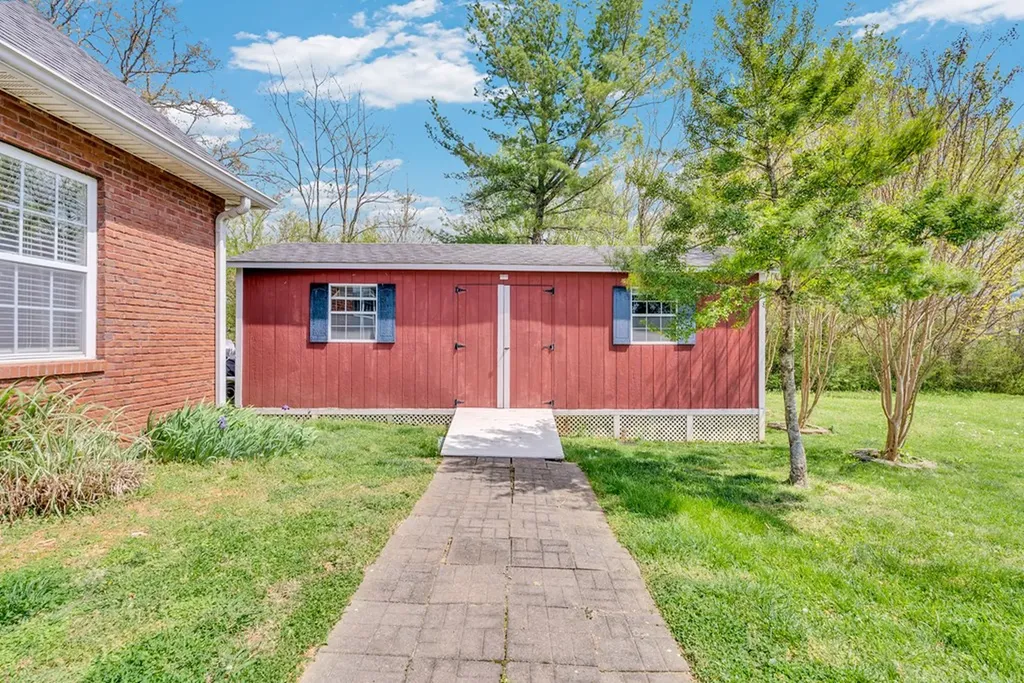 127 Maxwell Street Algood TN 38506