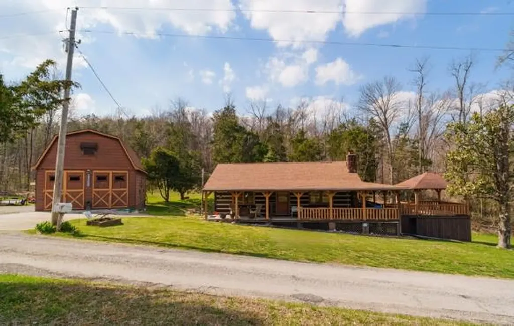 134 Ledford Livingston TN 38570