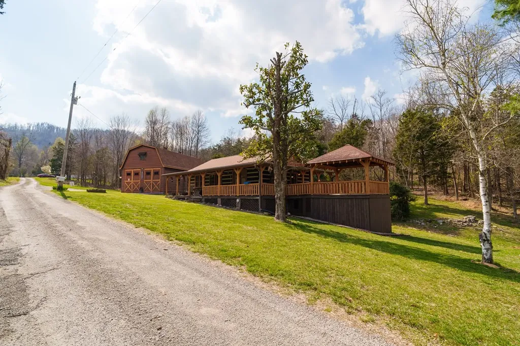 134 Ledford Livingston TN 38570