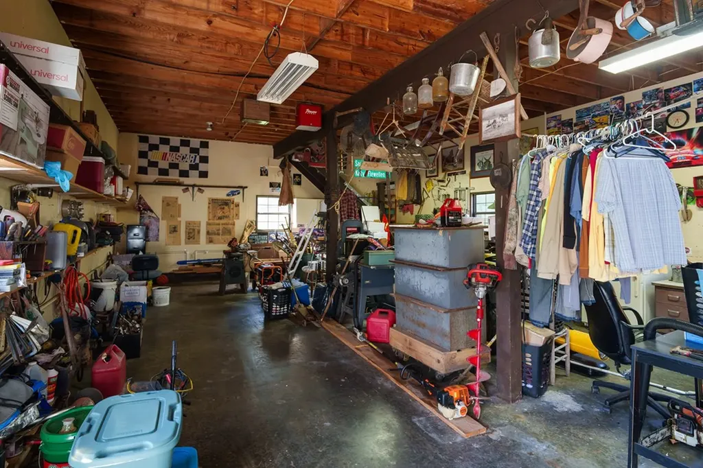 134 Ledford Livingston TN 38570