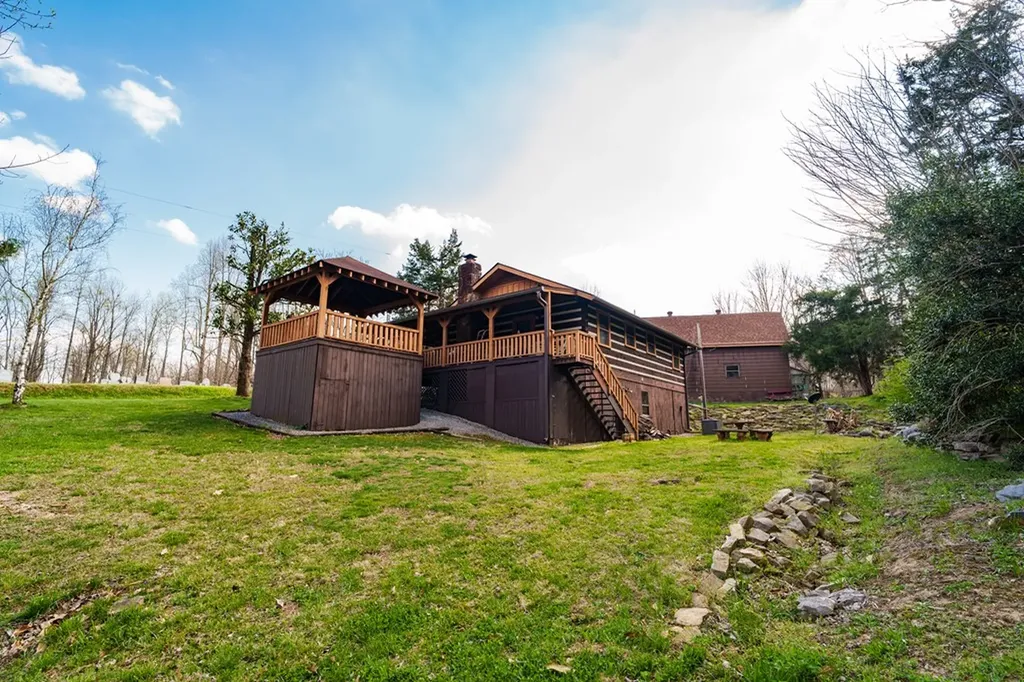 134 Ledford Livingston TN 38570