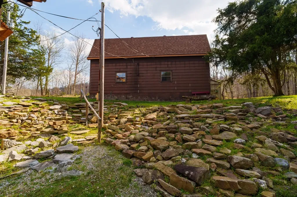 134 Ledford Livingston TN 38570