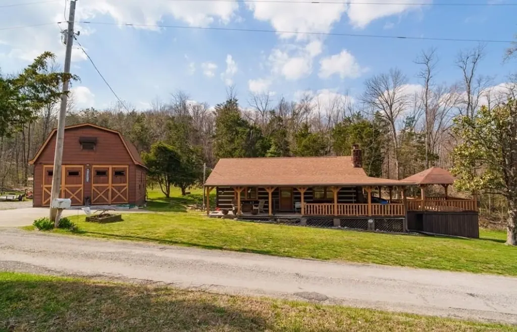 134 Ledford Livingston TN 38570