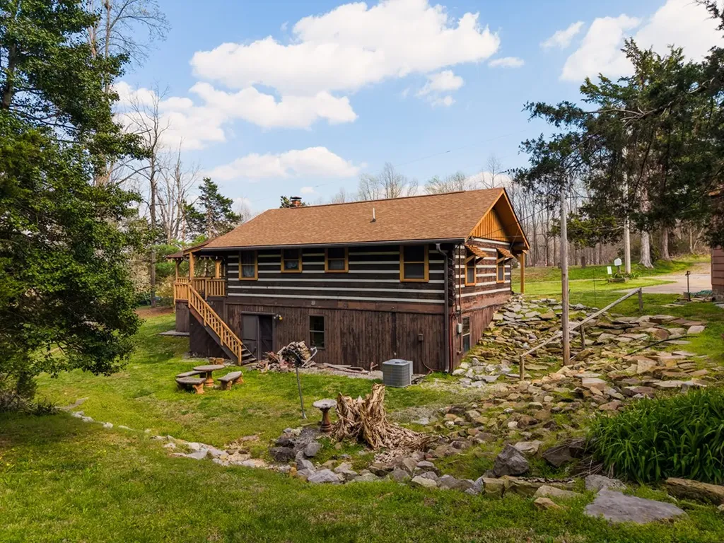134 Ledford Livingston TN 38570
