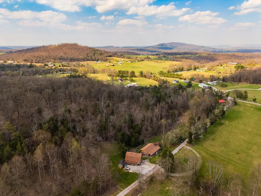 134 Ledford Livingston TN 38570