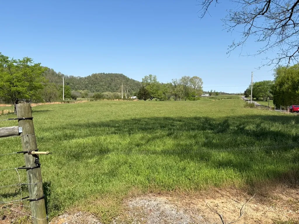 2334 Whites Bend Lane Gainesboro TN 38562