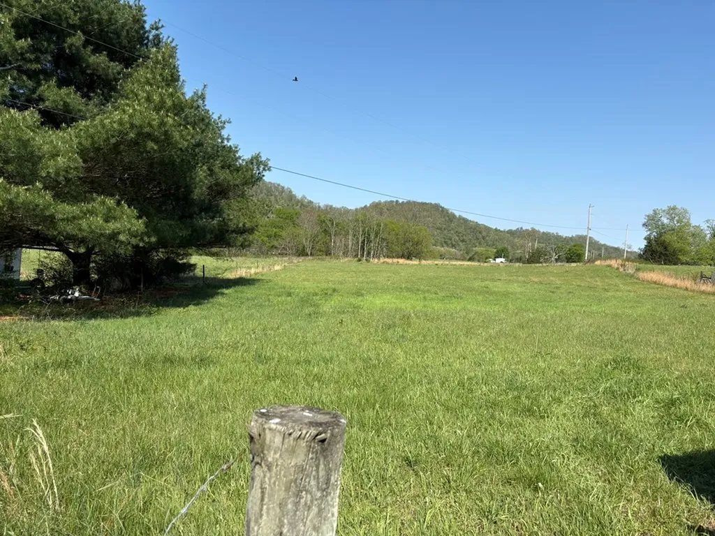 2334 Whites Bend Lane Gainesboro TN 38562
