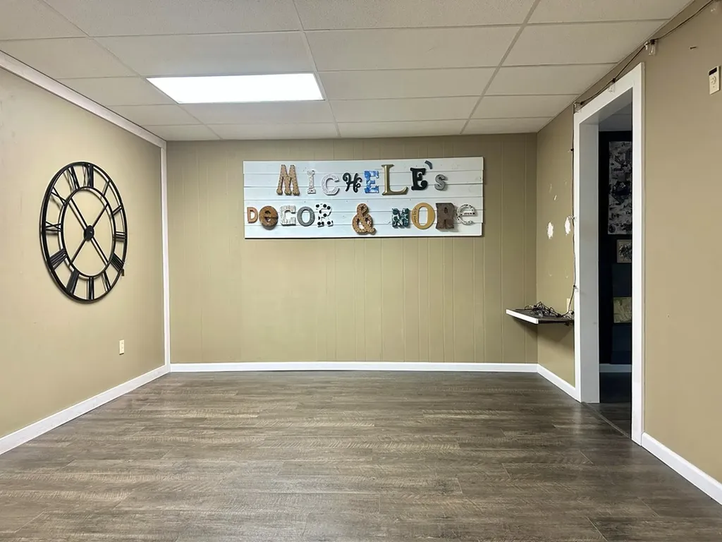 107 A E Broad Livingston TN 38570