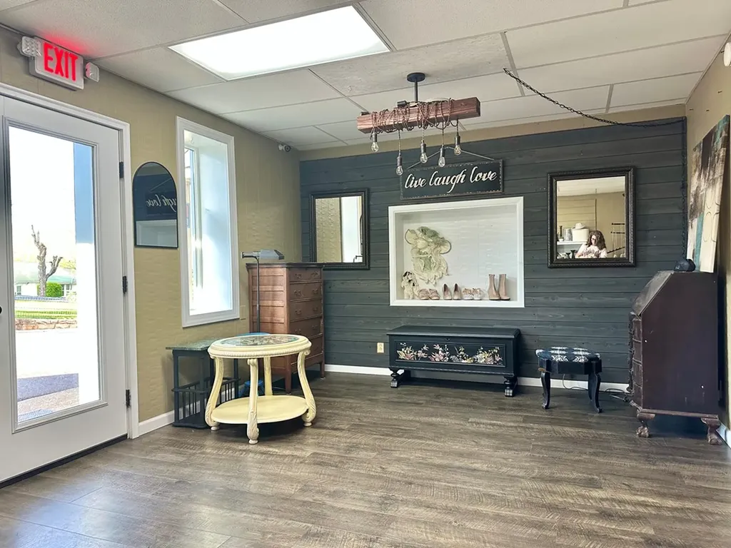 107 A E Broad Livingston TN 38570