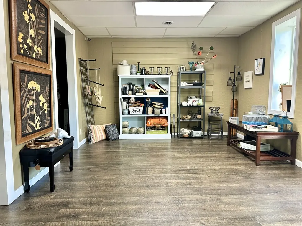 107 A E Broad Livingston TN 38570