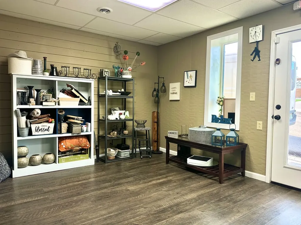 107 A E Broad Livingston TN 38570
