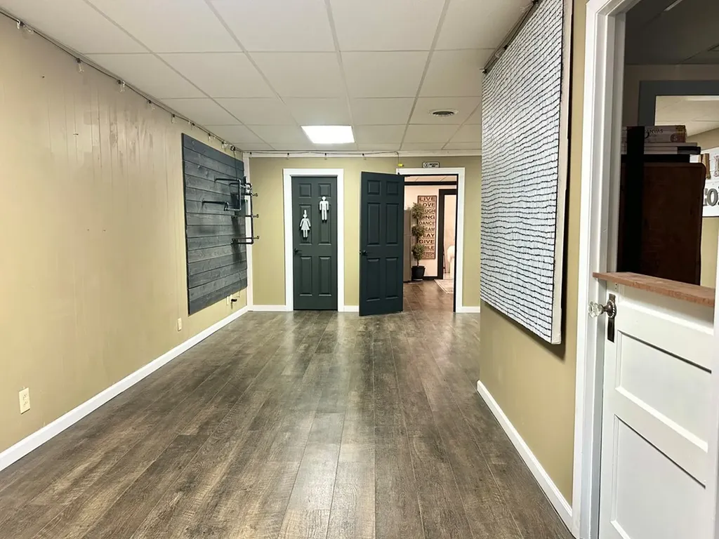 107 A E Broad Livingston TN 38570