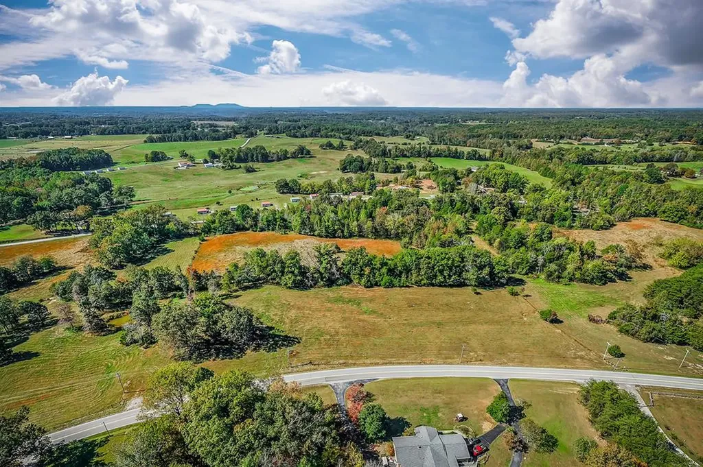 Lot 9,10 Old Kentucky Road Walling TN 38587