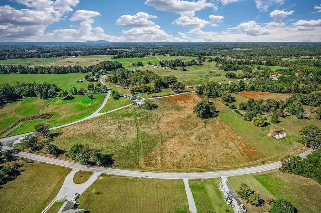 Lot 9,10 Old Kentucky Road Walling TN 38587