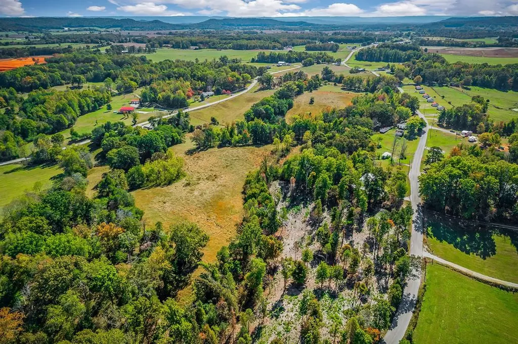 Lot 9,10 Old Kentucky Road Walling TN 38587