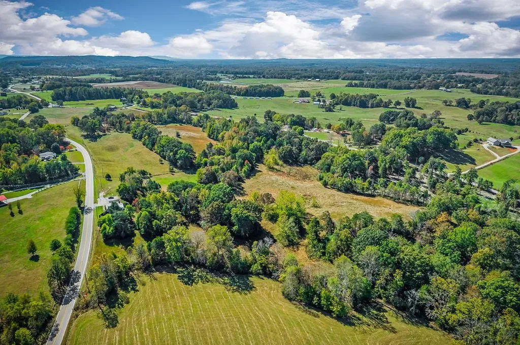 Lot 9,10 Old Kentucky Road Walling TN 38587