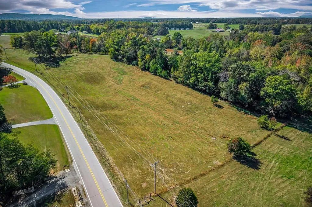 Lot 9,10 Old Kentucky Road Walling TN 38587