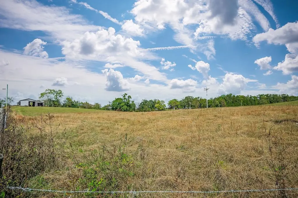 Lot 9,10 Old Kentucky Road Walling TN 38587