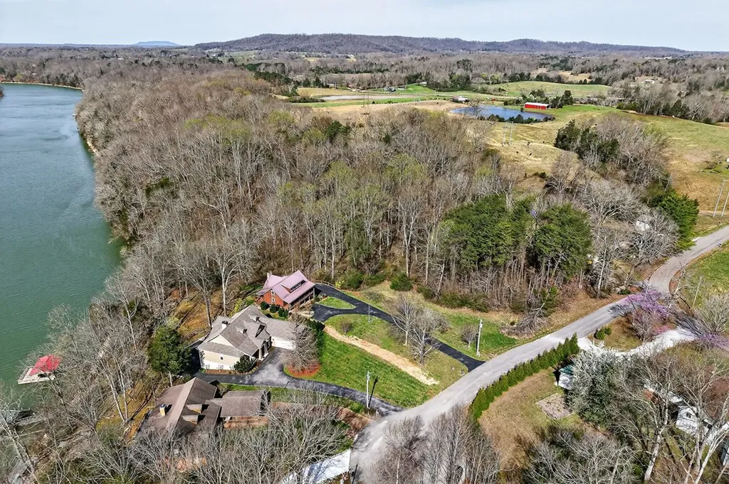 142 Rayahs Way Quebeck TN 38579