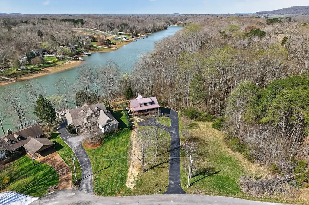 142 Rayahs Way Quebeck TN 38579
