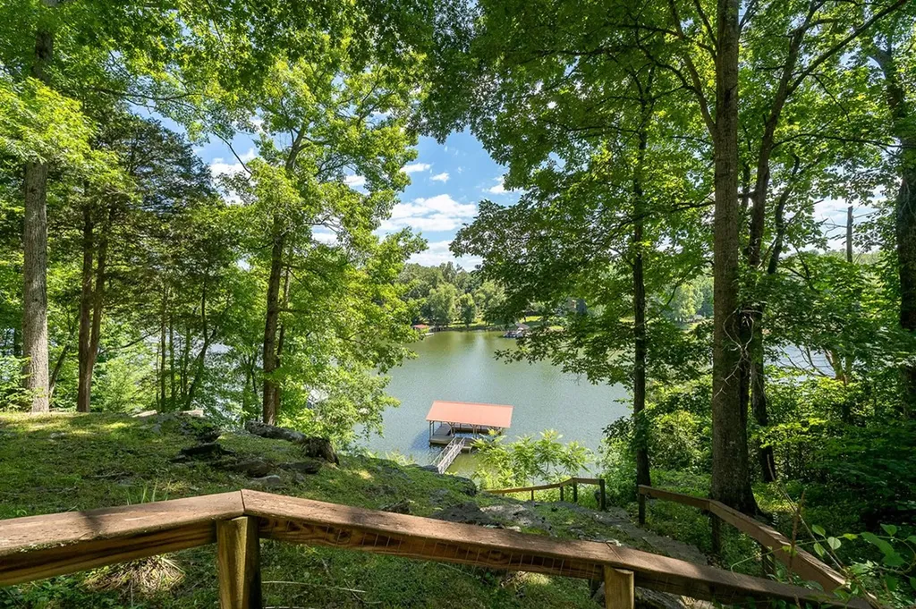 142 Rayahs Way Quebeck TN 38579