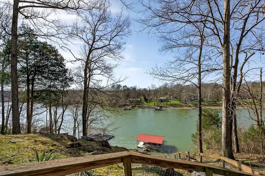 142 Rayahs Way Quebeck TN 38579