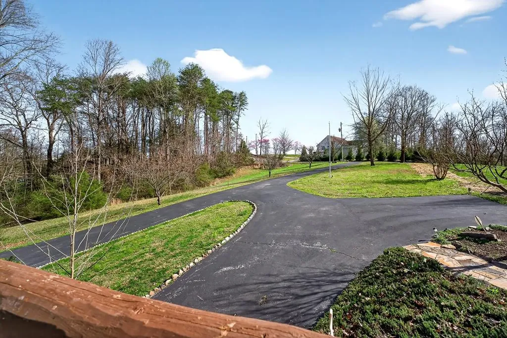 142 Rayahs Way Quebeck TN 38579