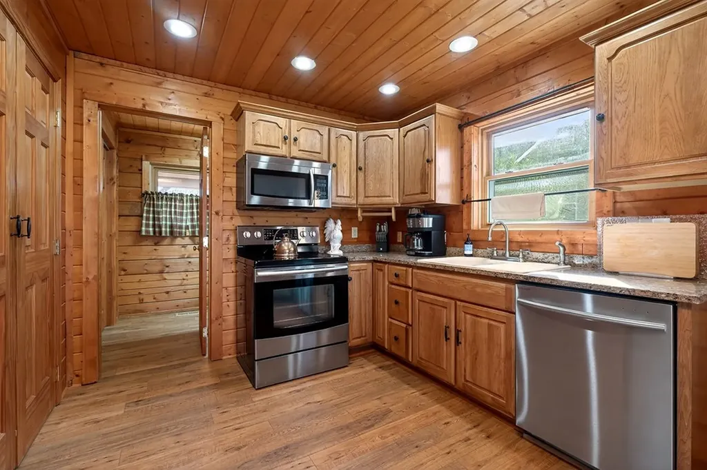 142 Rayahs Way Quebeck TN 38579